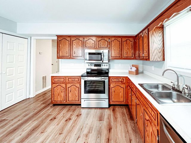 124 Ballygar St Apt F, Clarksville, TN 37043