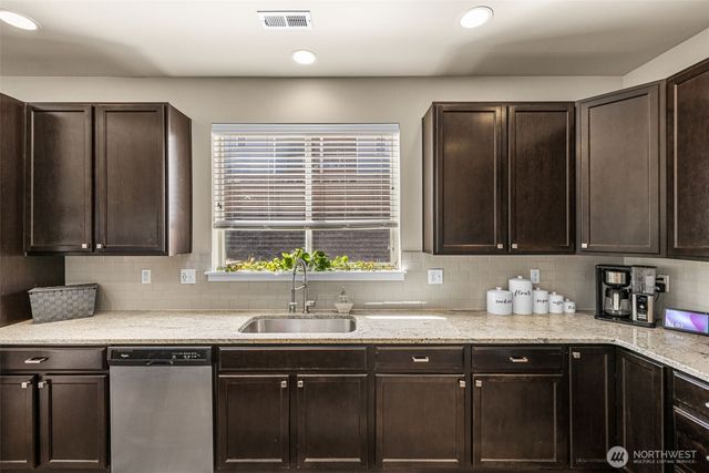 3906 Highlands Boulevard, Puyallup, WA 98372