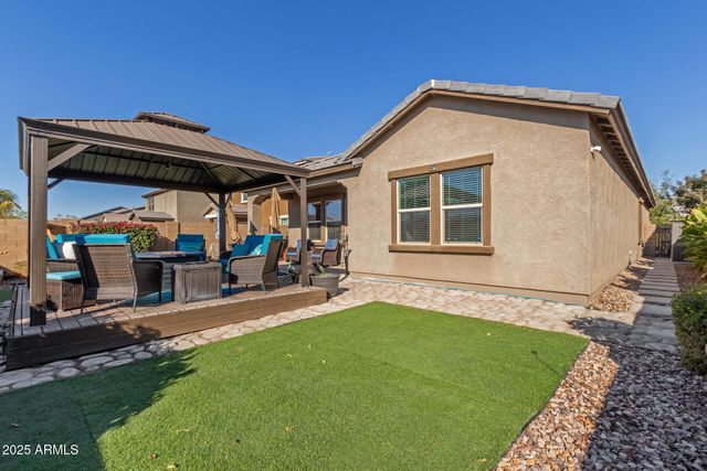 303 W Mammoth Cave Drive, San Tan Valley, AZ 85140