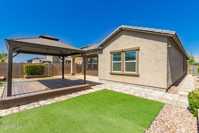 303 W Mammoth Cave Drive, San Tan Valley, AZ 85140