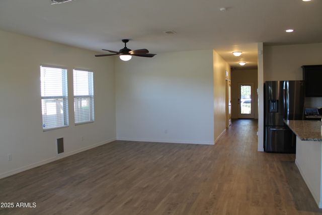 303 W Mammoth Cave Drive, San Tan Valley, AZ 85140