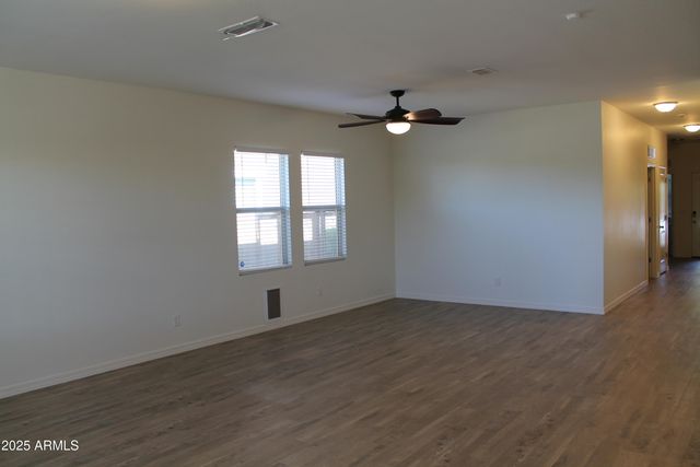 303 W Mammoth Cave Drive, San Tan Valley, AZ 85140