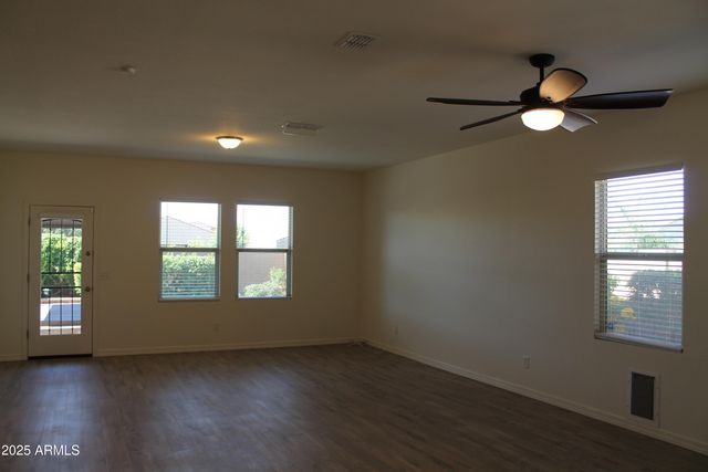 303 W Mammoth Cave Drive, San Tan Valley, AZ 85140