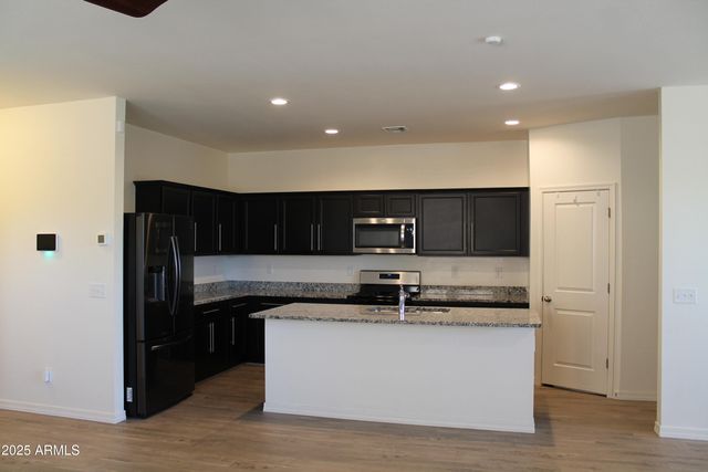 303 W Mammoth Cave Drive, San Tan Valley, AZ 85140