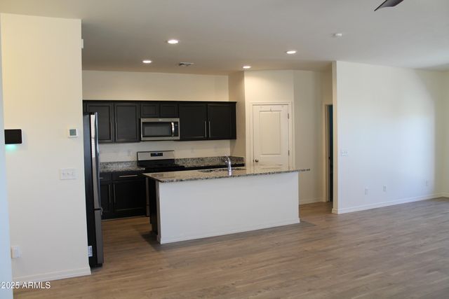 303 W Mammoth Cave Drive, San Tan Valley, AZ 85140