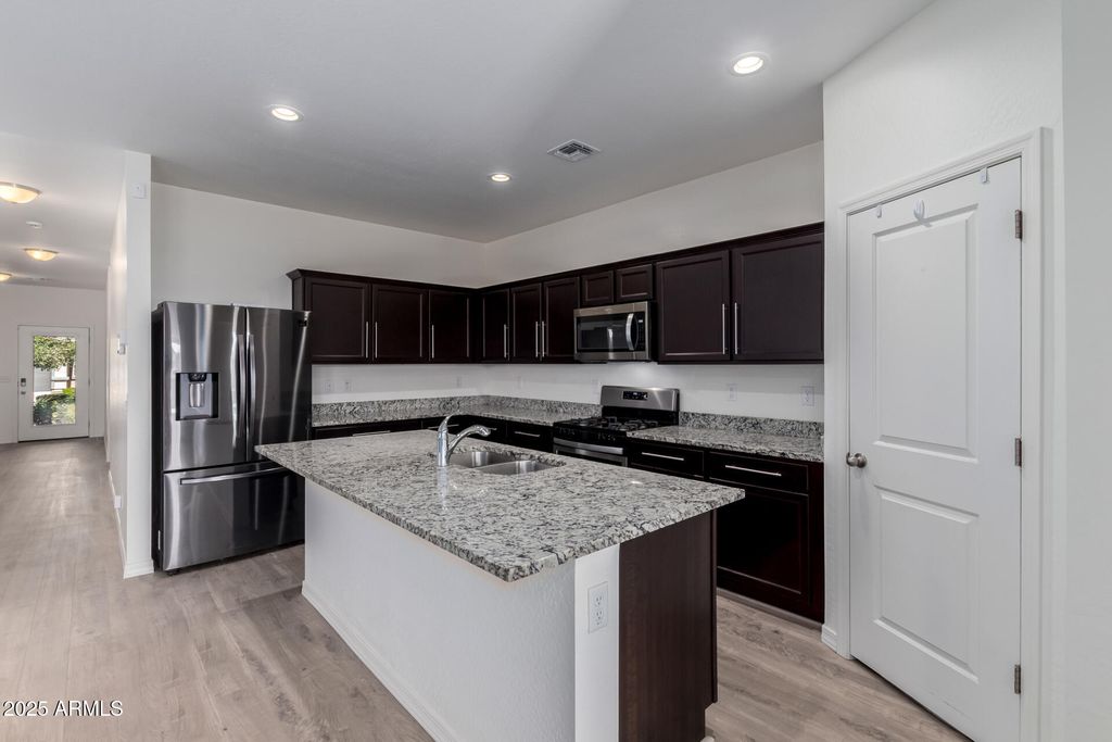 303 W Mammoth Cave Drive, San Tan Valley, AZ 85140