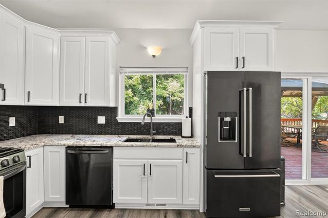 2772 Moosewood Drive, Waterford, MI 48329