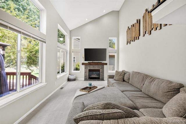 2772 Moosewood Drive, Waterford, MI 48329