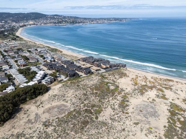 125 Surf Way 343, Monterey, CA 93940