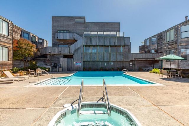 125 Surf Way 343, Monterey, CA 93940