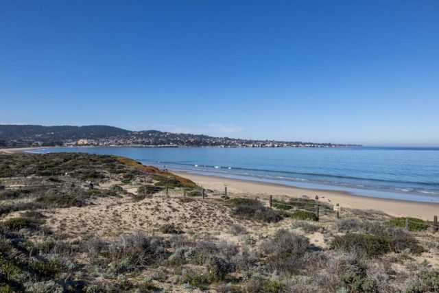 125 Surf Way 343, Monterey, CA 93940