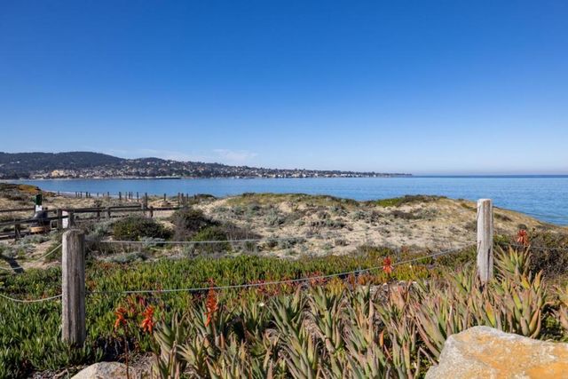 125 Surf Way 343, Monterey, CA 93940