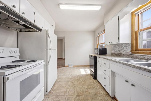 1621 8th Street S, Moorhead, MN 56560