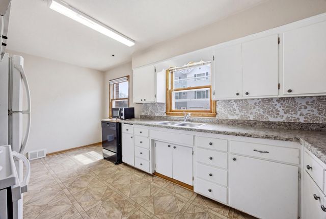 1621 8th Street S, Moorhead, MN 56560