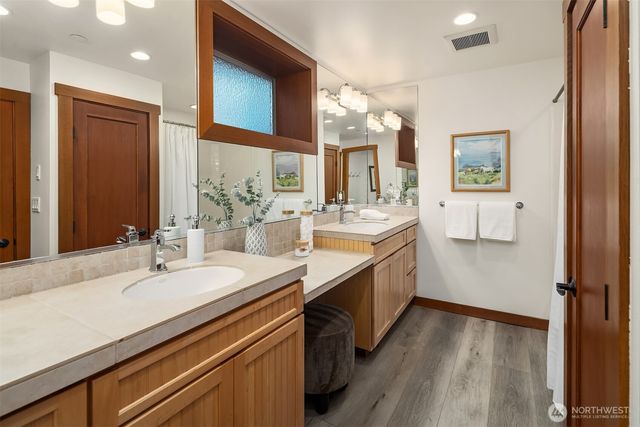 10929 SE Lake Road, Bellevue, WA 98004