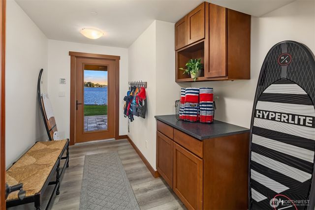 10929 SE Lake Road, Bellevue, WA 98004