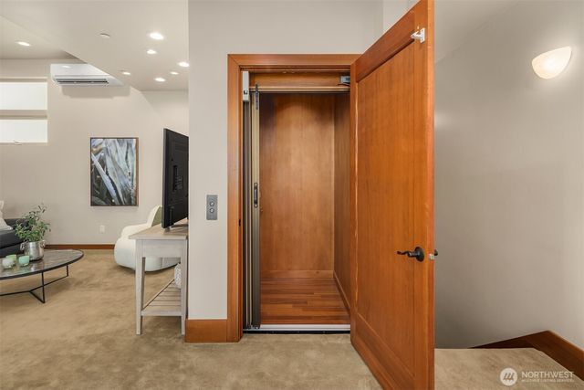 10929 SE Lake Road, Bellevue, WA 98004