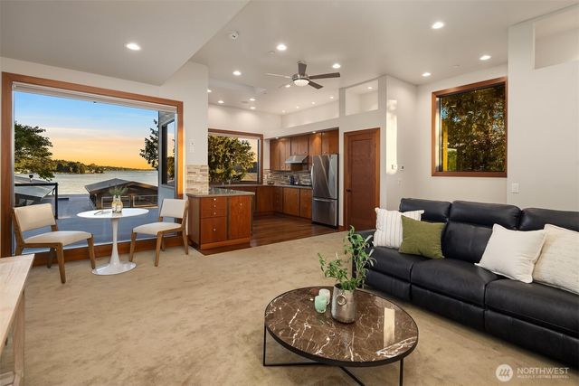 10929 SE Lake Road, Bellevue, WA 98004