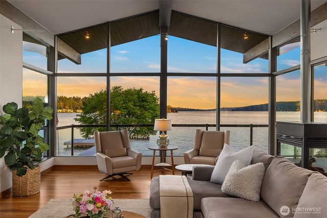 10929 SE Lake Road, Bellevue, WA 98004