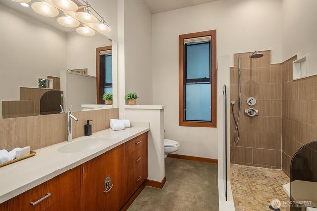 10929 SE Lake Road, Bellevue, WA 98004