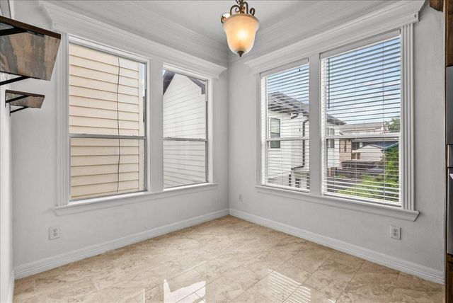 6118 Tyne Street, Houston, TX 77007