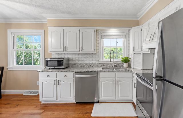 325 E Tiverton Way, Lexington, KY 40517