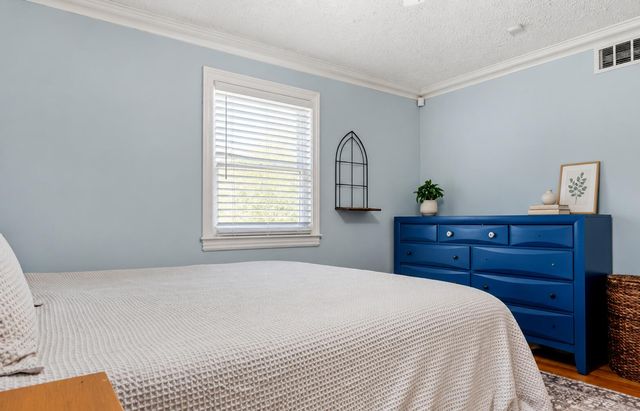 325 E Tiverton Way, Lexington, KY 40517