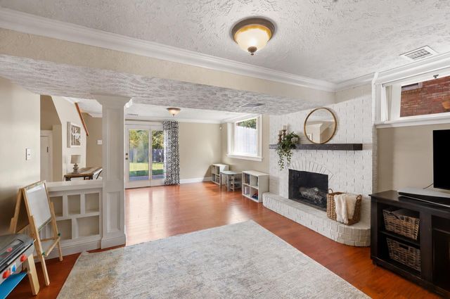 325 E Tiverton Way, Lexington, KY 40517