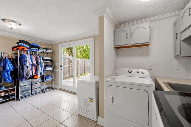 325 E Tiverton Way, Lexington, KY 40517
