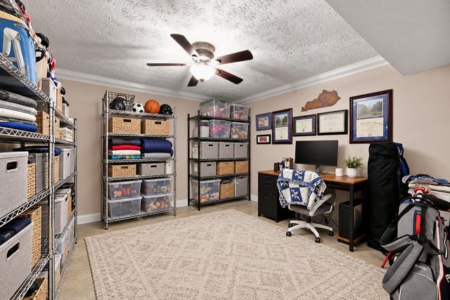 325 E Tiverton Way, Lexington, KY 40517