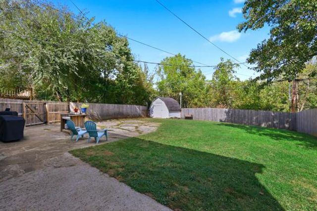 325 E Tiverton Way, Lexington, KY 40517