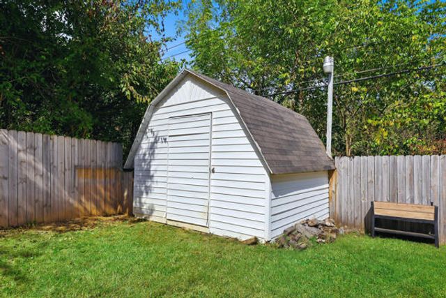 325 E Tiverton Way, Lexington, KY 40517