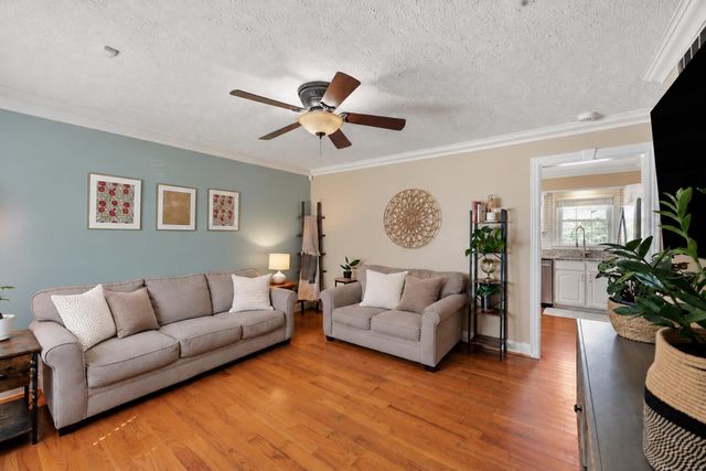325 E Tiverton Way, Lexington, KY 40517