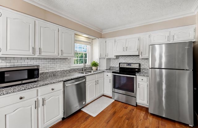 325 E Tiverton Way, Lexington, KY 40517