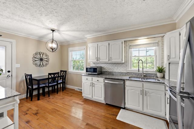 325 E Tiverton Way, Lexington, KY 40517