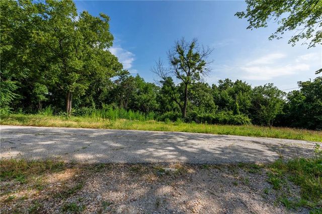 8560 Harrison Street, Kansas City, MO 64131