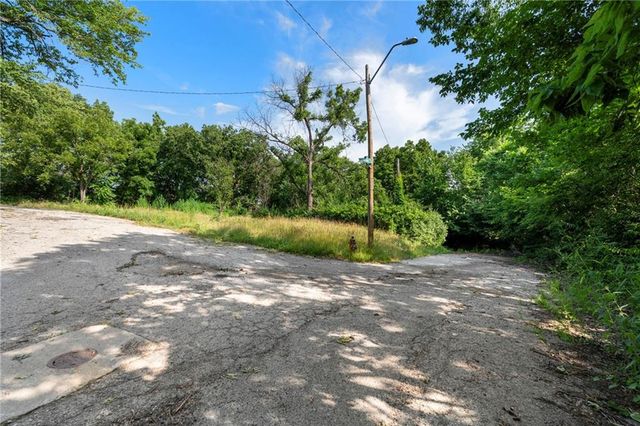 8560 Harrison Street, Kansas City, MO 64131