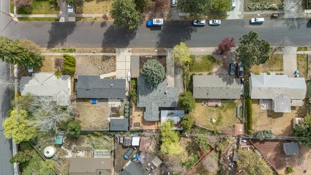 1382 NE Drost Drive, Bend, OR 97701