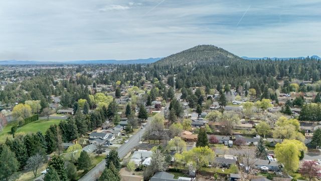 1382 NE Drost Drive, Bend, OR 97701