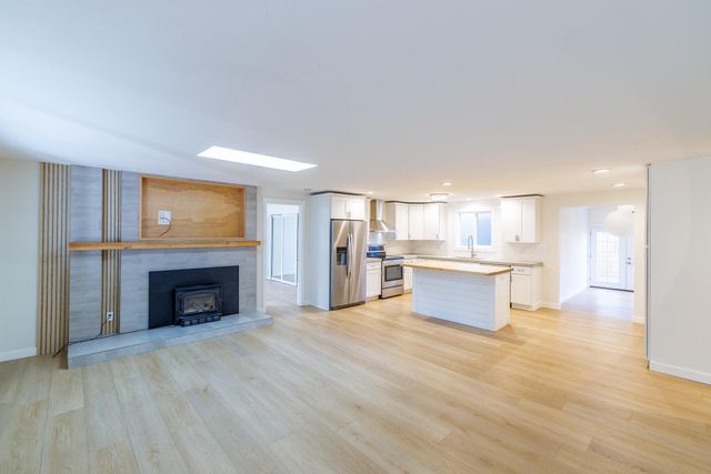 1382 NE Drost Drive, Bend, OR 97701