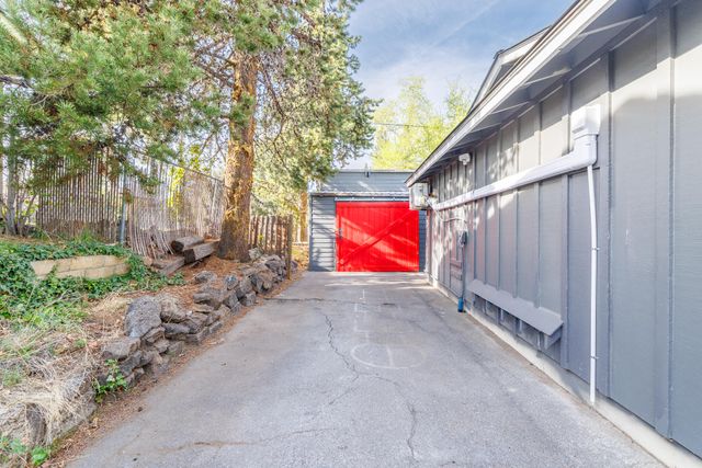 1382 NE Drost Drive, Bend, OR 97701