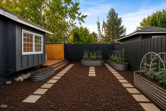 1382 NE Drost Drive, Bend, OR 97701