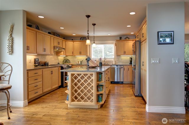 125 Sunrise Avenue SE, Ocean Shores, WA 98569