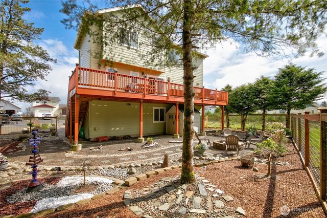 125 Sunrise Avenue SE, Ocean Shores, WA 98569