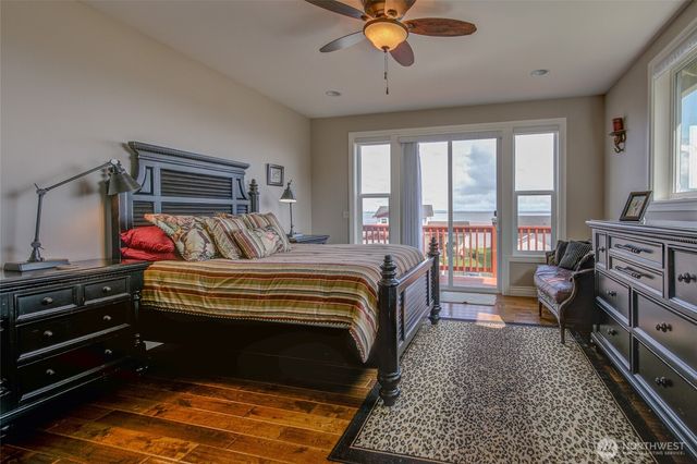 125 Sunrise Avenue SE, Ocean Shores, WA 98569