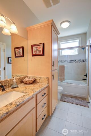 125 Sunrise Avenue SE, Ocean Shores, WA 98569