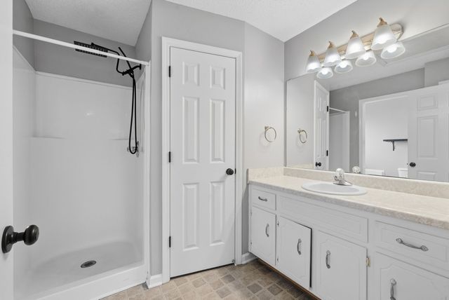 2550 Elkmont Dr, Clarksville, TN 37040