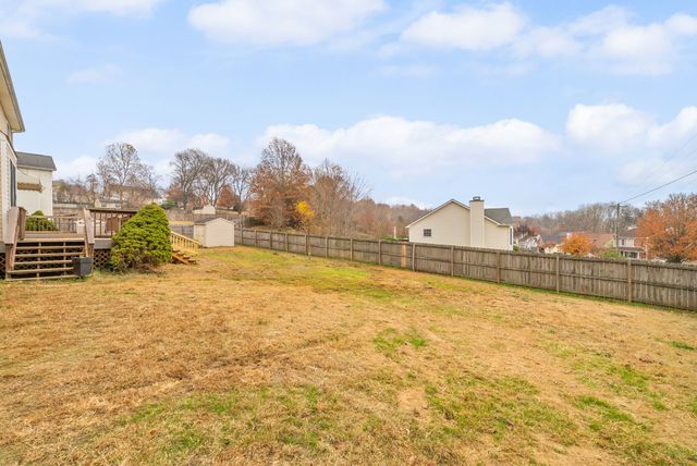 2550 Elkmont Dr, Clarksville, TN 37040