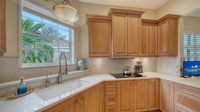 5208 PARISIENNE PLACE 202B33, Sarasota, FL 34238