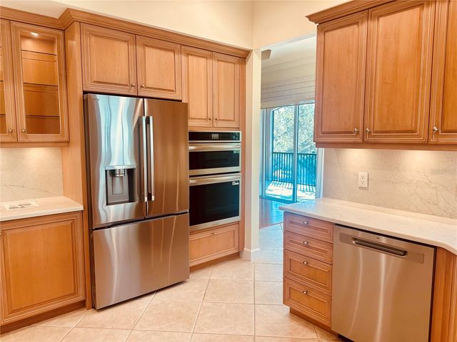 5208 PARISIENNE PLACE 202B33, Sarasota, FL 34238